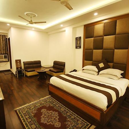 Hotel Parkway Deluxe New Delhi Exteriör bild