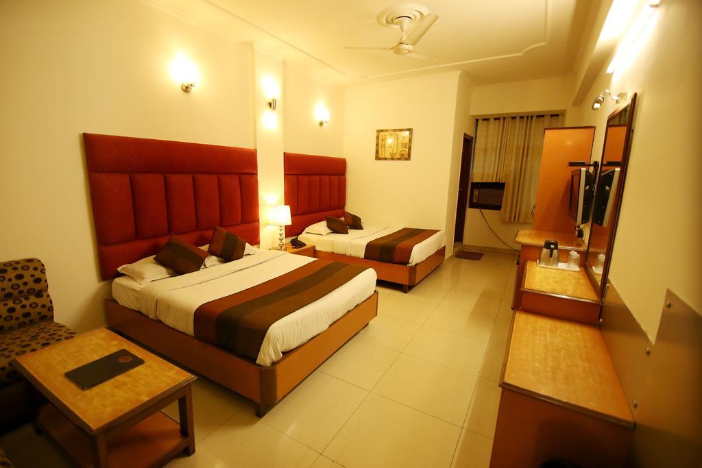 Hotel Parkway Deluxe New Delhi Exteriör bild