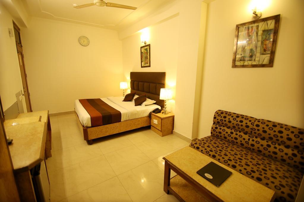 Hotel Parkway Deluxe New Delhi Exteriör bild
