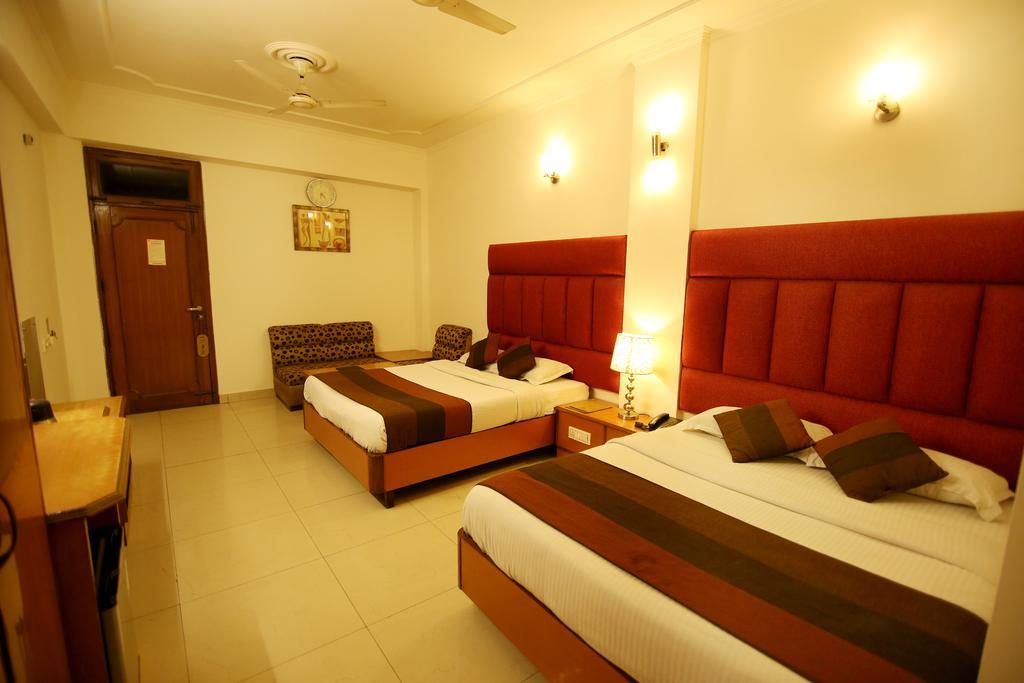 Hotel Parkway Deluxe New Delhi Exteriör bild