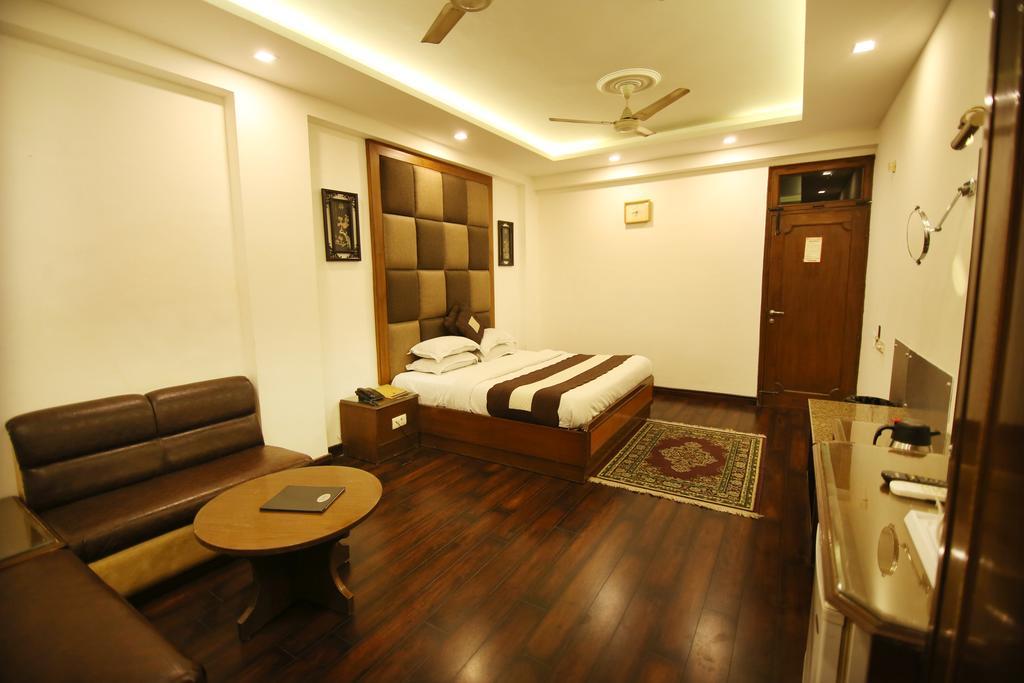 Hotel Parkway Deluxe New Delhi Exteriör bild