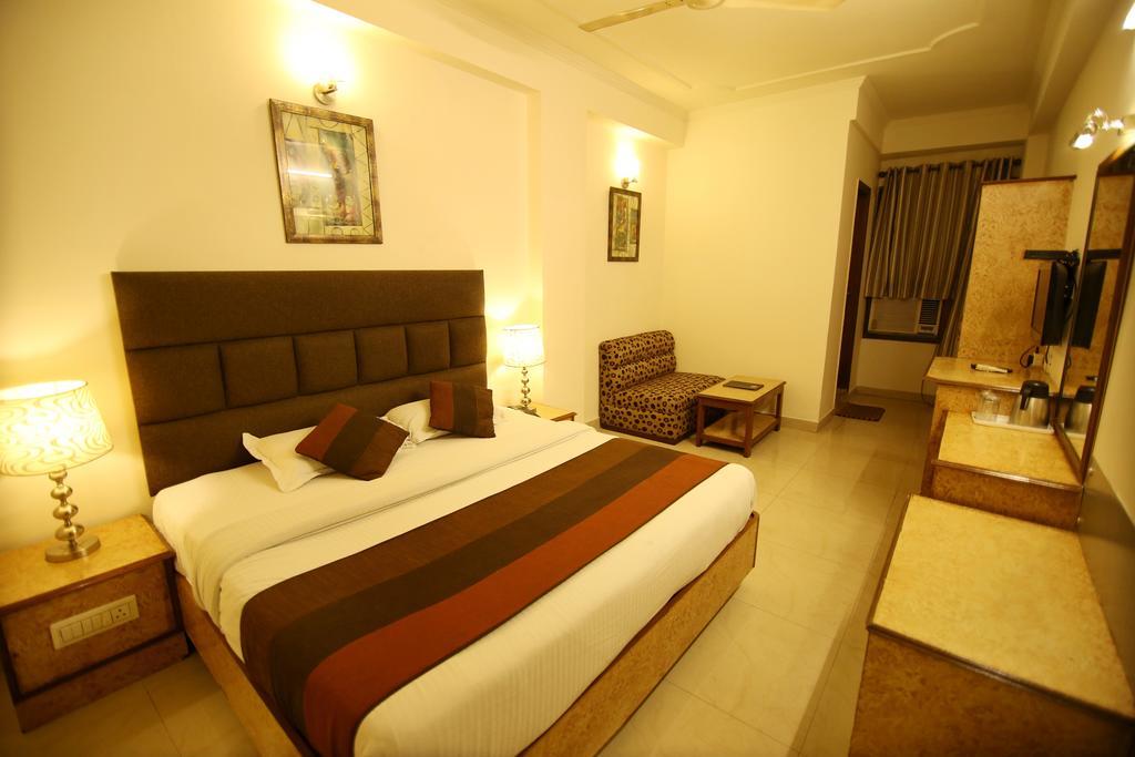 Hotel Parkway Deluxe New Delhi Exteriör bild