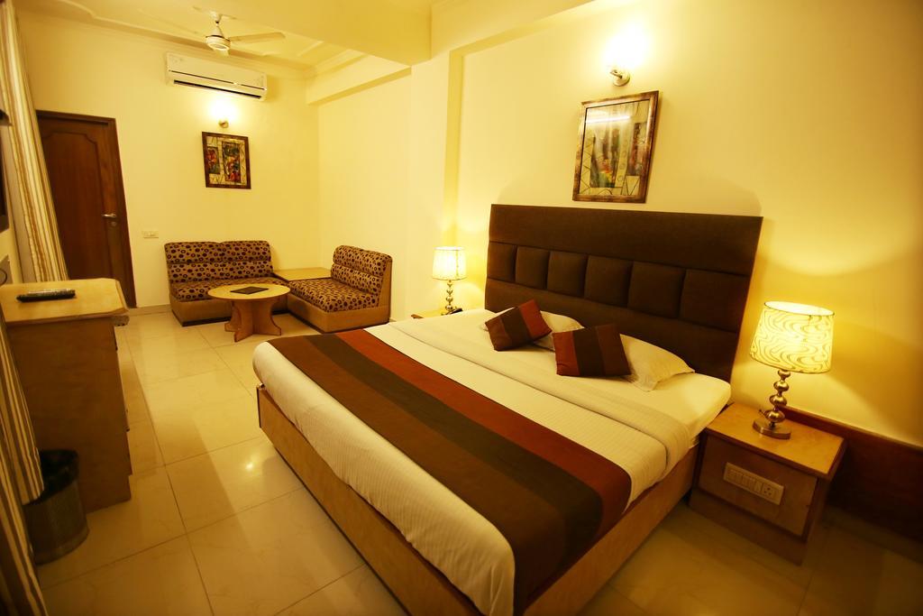 Hotel Parkway Deluxe New Delhi Exteriör bild