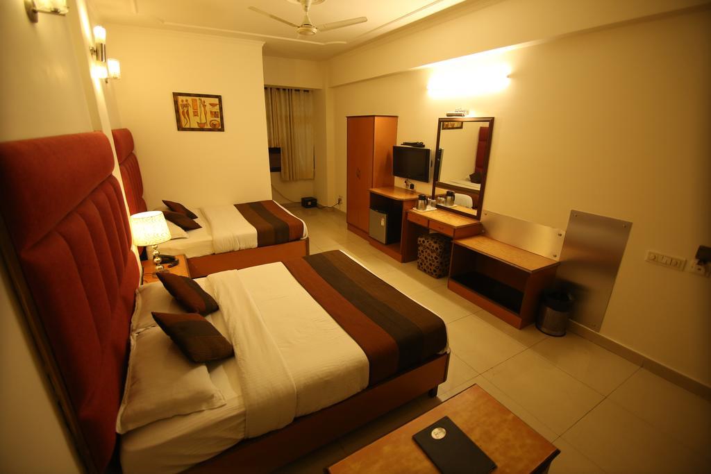 Hotel Parkway Deluxe New Delhi Exteriör bild
