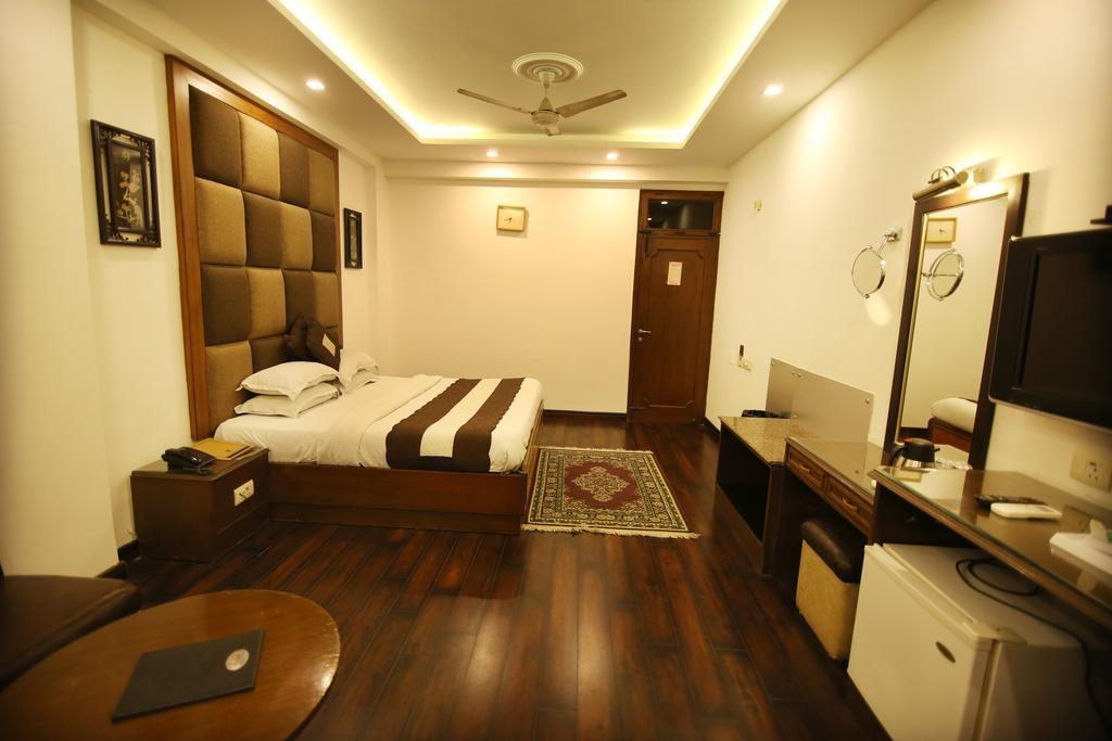 Hotel Parkway Deluxe New Delhi Exteriör bild
