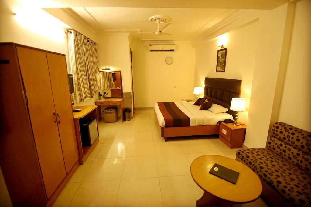 Hotel Parkway Deluxe New Delhi Exteriör bild