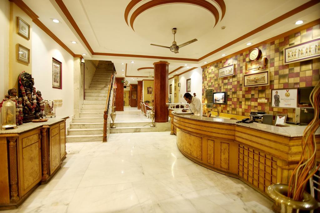Hotel Parkway Deluxe New Delhi Exteriör bild