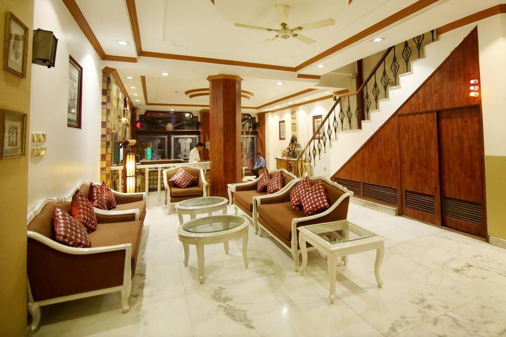 Hotel Parkway Deluxe New Delhi Exteriör bild