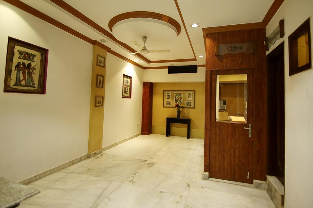 Hotel Parkway Deluxe New Delhi Exteriör bild