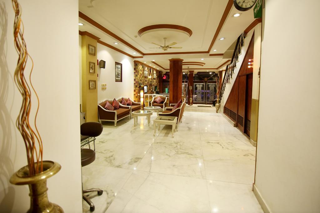 Hotel Parkway Deluxe New Delhi Exteriör bild